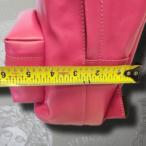 NWT COA Versace Versus Autre Marque Gold Lion Logo LRG Pink Backpack- Dust Cover - Picture 12 of 12